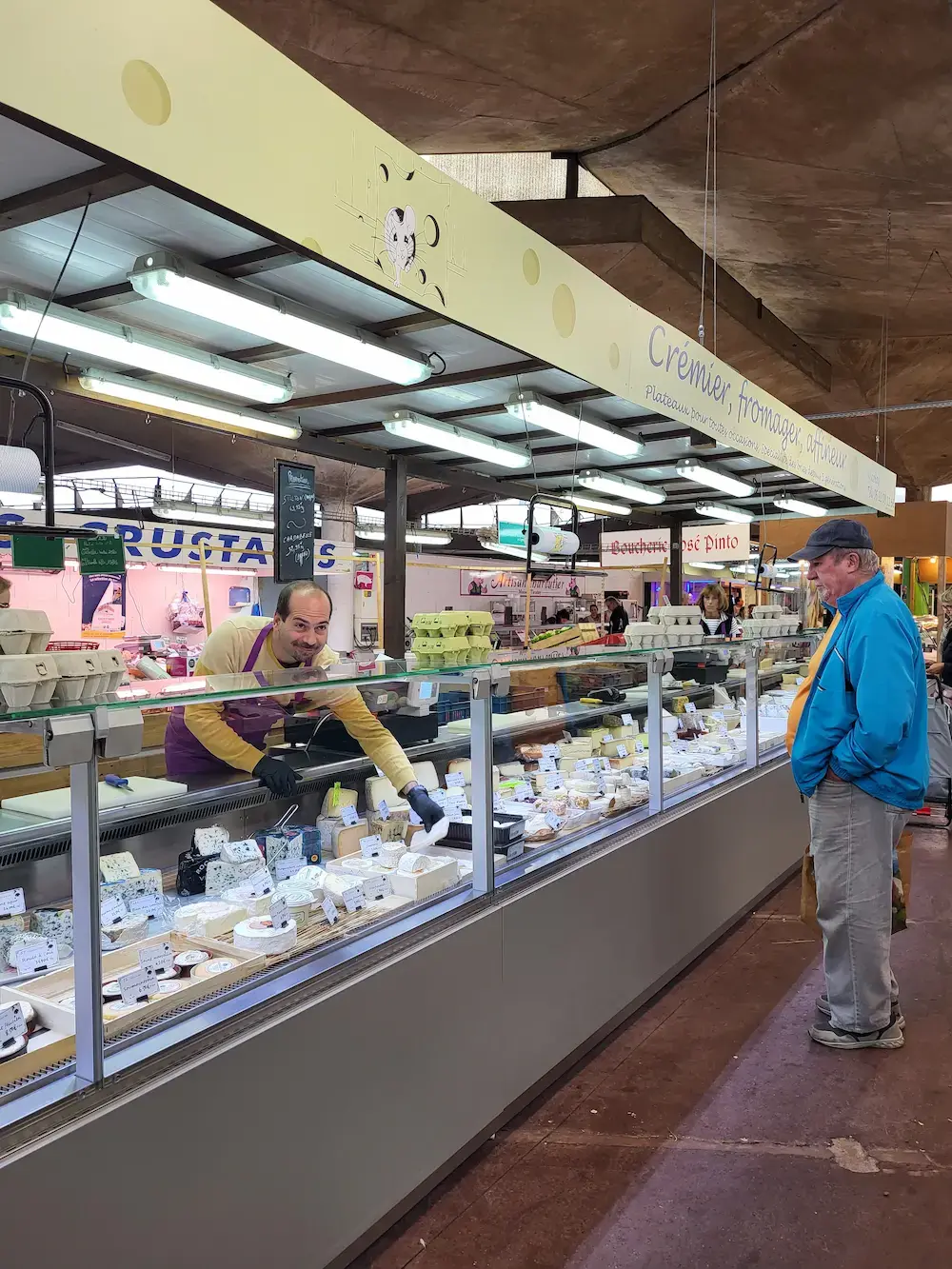 Le stand de la fromagerie crèmerie Maison Fauvet à Nanteuil-Lès-Meaux